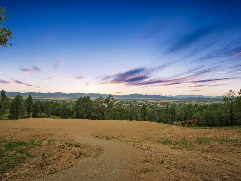 2.9 ACRES, ELEVATED VIEWS & HOUSE PAD