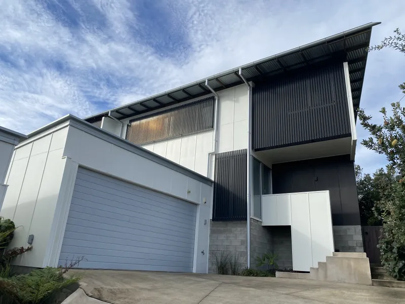 Gorgeous architectural residence - 5 minute walk to Chalet & Co