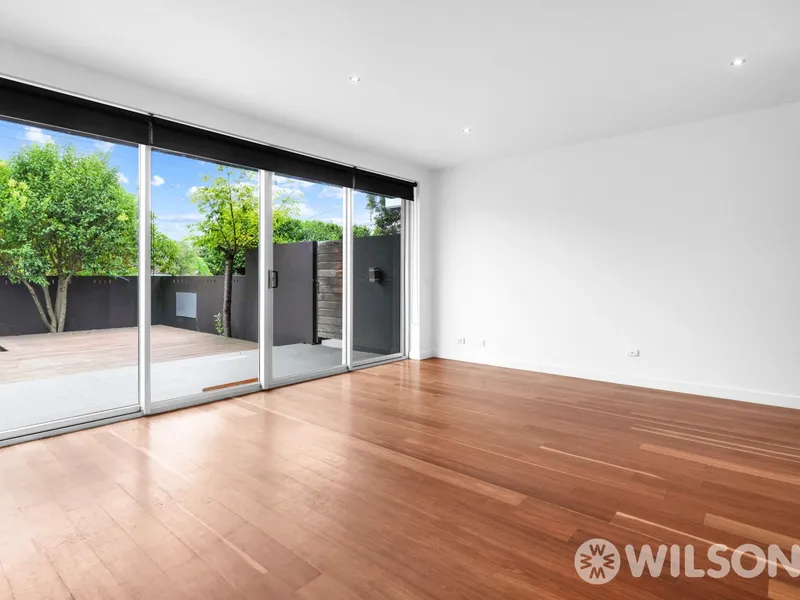 Large 2 bedroom unit with private courtyard and secured private entrance