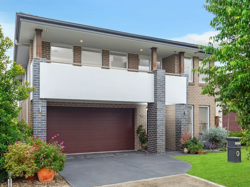 Stunning double-storey family home in immaculate condition, within walking distance to Schofields Train Station and Shopping Centre