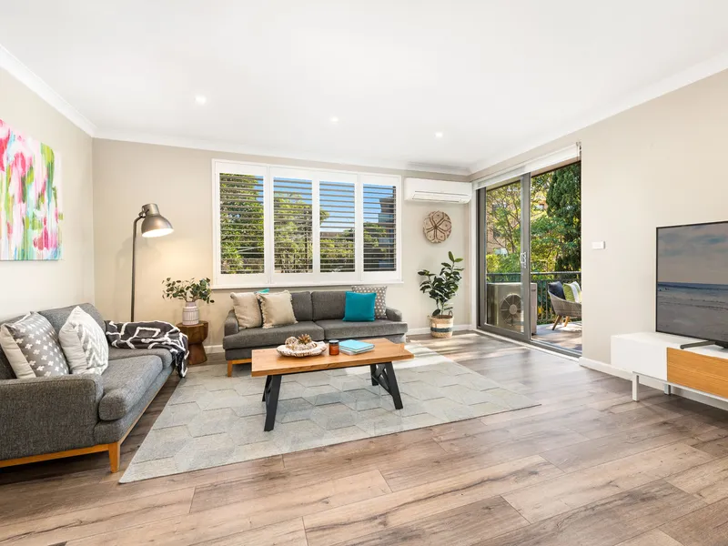 Substantial designer apartment in a prime lifestyle setting