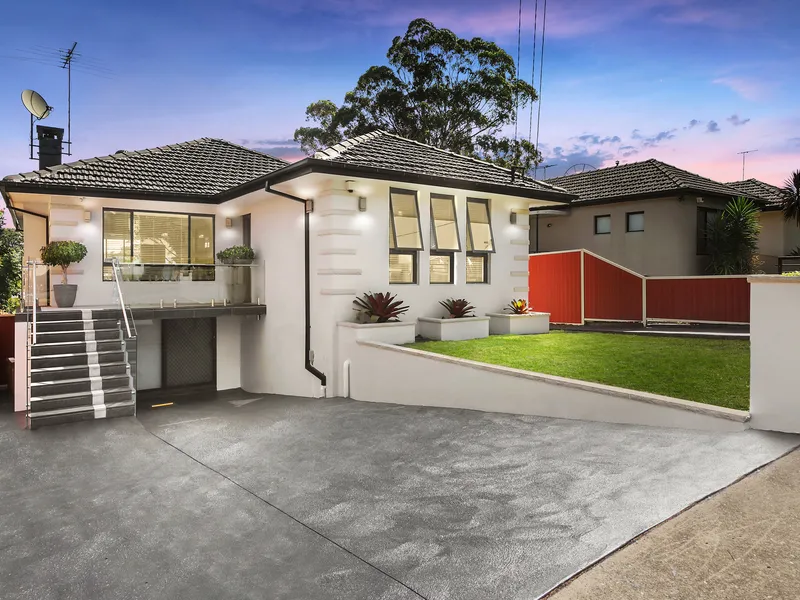 Renovated Beauty & Phenomenal Entertainer In Prime Position