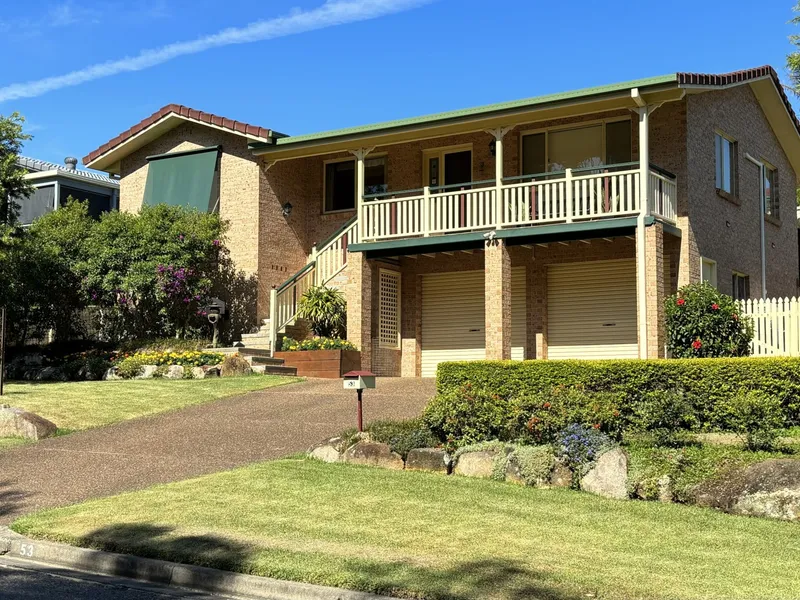 Perfect Family Home in Idyllic Seaside Town