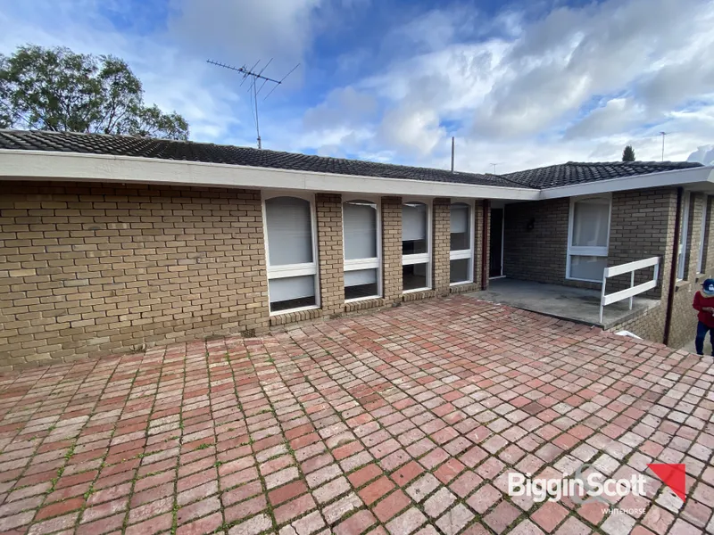 Beautifully home in Balwyn High School Zone!