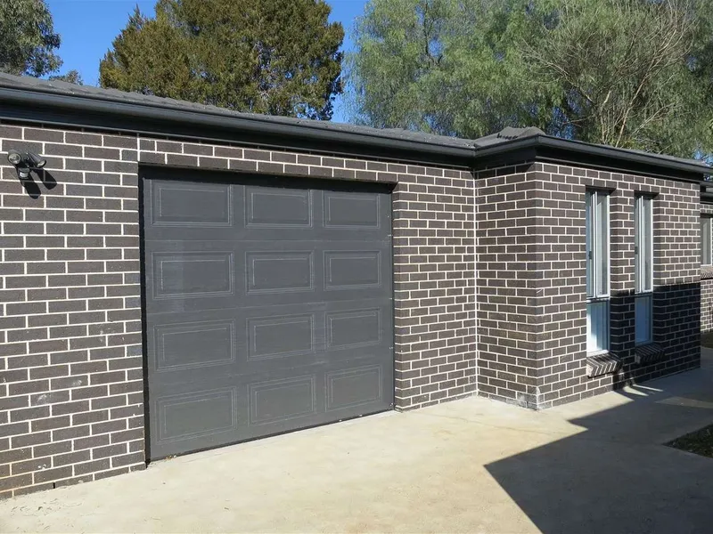 Four Bedroom Granny Flat !!!!!