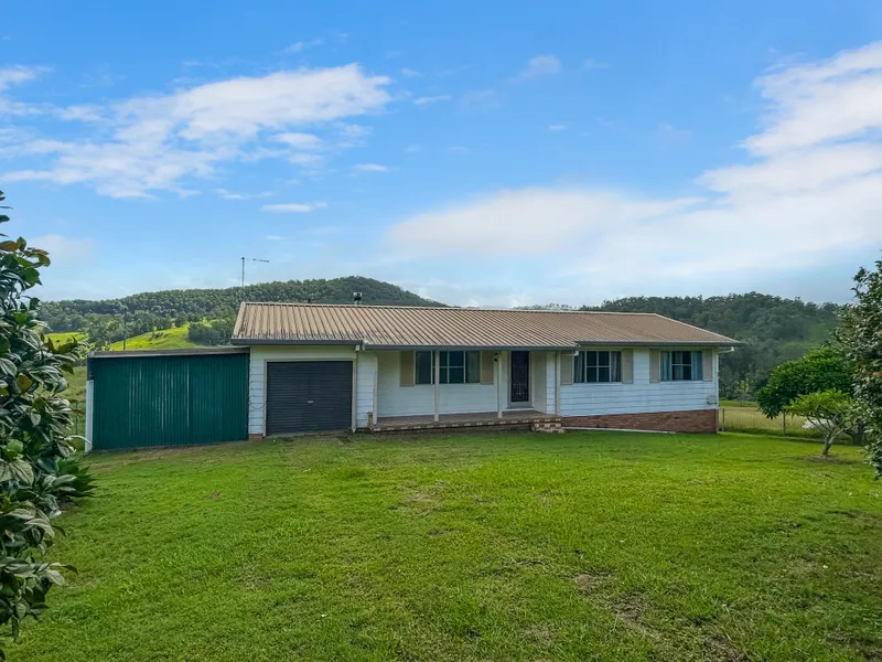 FARMHOUSE 10 MINUTES FROM TOWN