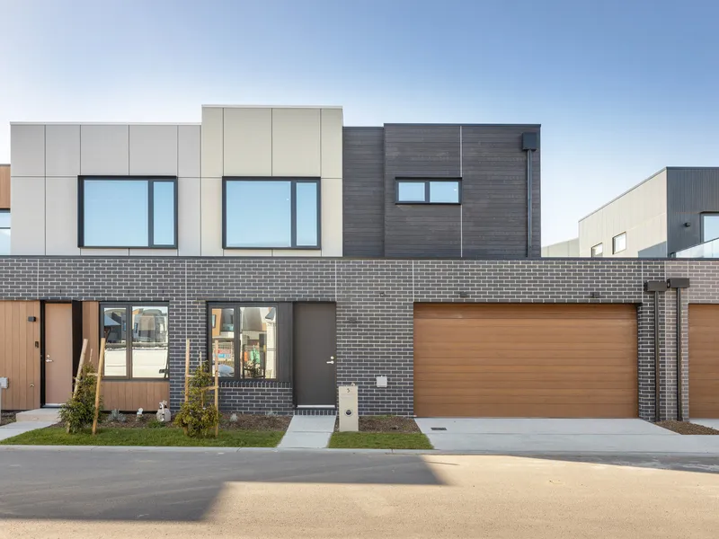 BRAND NEW, SOPHISTCATED LIVING!