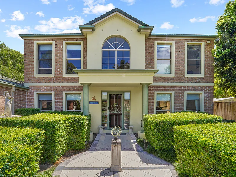 Grand, Luxurious and Centrally Located Family Home
