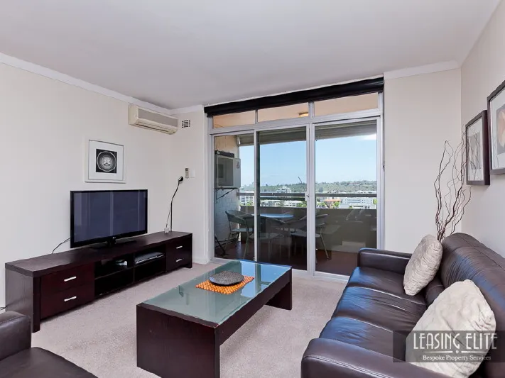 TOP FLOOR APARTMENT WITH RIVER VIEWS