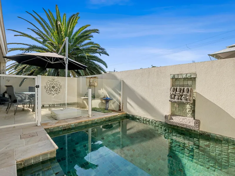 Golden Triangle Elegance and Ease 