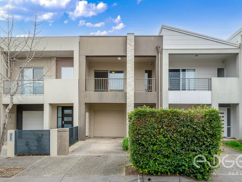 Stylish Townhouse Living!