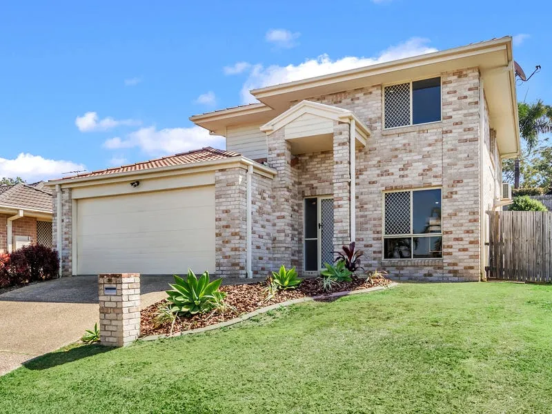 MUST SEE, HUGE 4 BEDROOM FAMILY HOME!