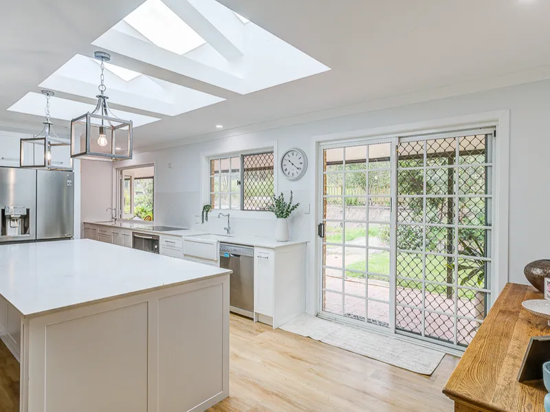 BEAUTIFULLY PRESENTED 4 BEDROOM HOME WITH MODERN GRANNY FLAT ON 1.2 HECTARES