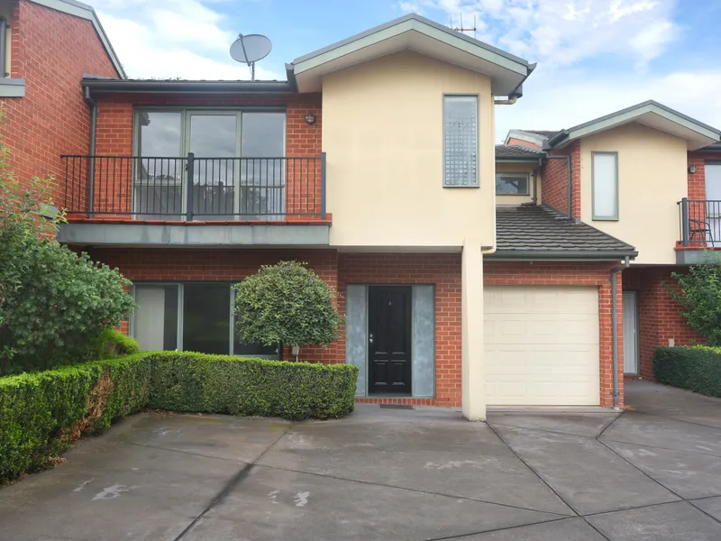 Tucked away in peace, Amazing convenient locale.