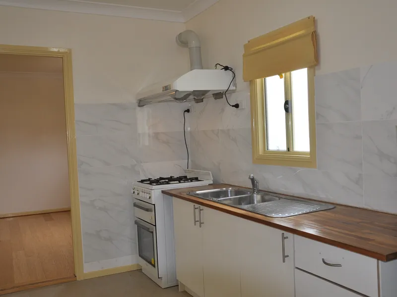 Student Share - Furnished 2 Bedroom Flat Walk to Epping Rail, Bus to Macquarie Univ