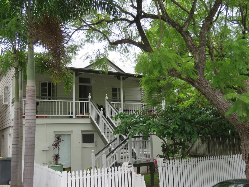 Old World Charm - Quiet, leafy cul-de-sac (water incl) RED HILL