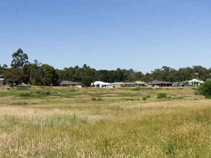Spacious block - only a 6 minute drive to the CBD