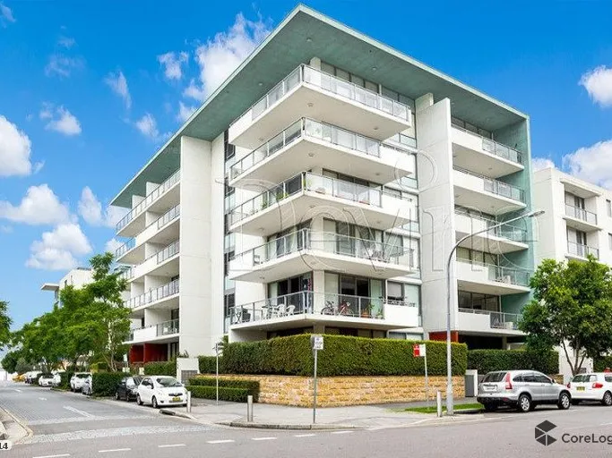 Spacious 3 bedrooms + study apartment - Split Level With Own Street Access