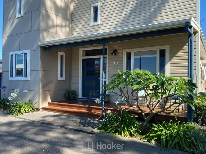 QUIET COMPLEX, IDEAL LOCATION