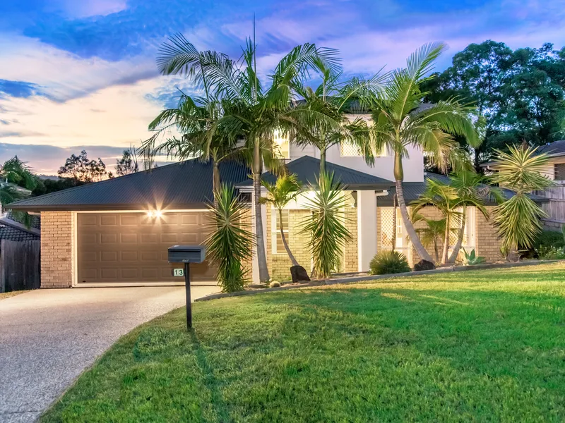 Large 4BR house with 2 seperate living rooms!