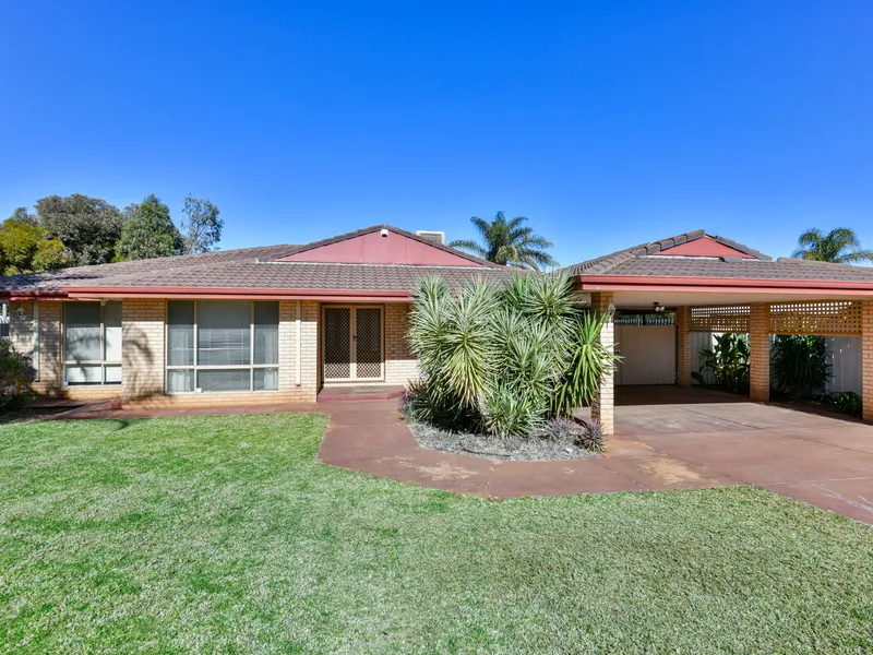 HANNANS UNDER $ 390 000