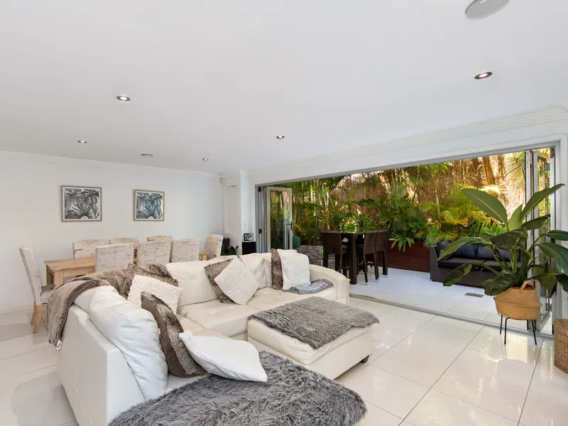 Executive And Luxury Duplex - Walking Distance To The Beach!