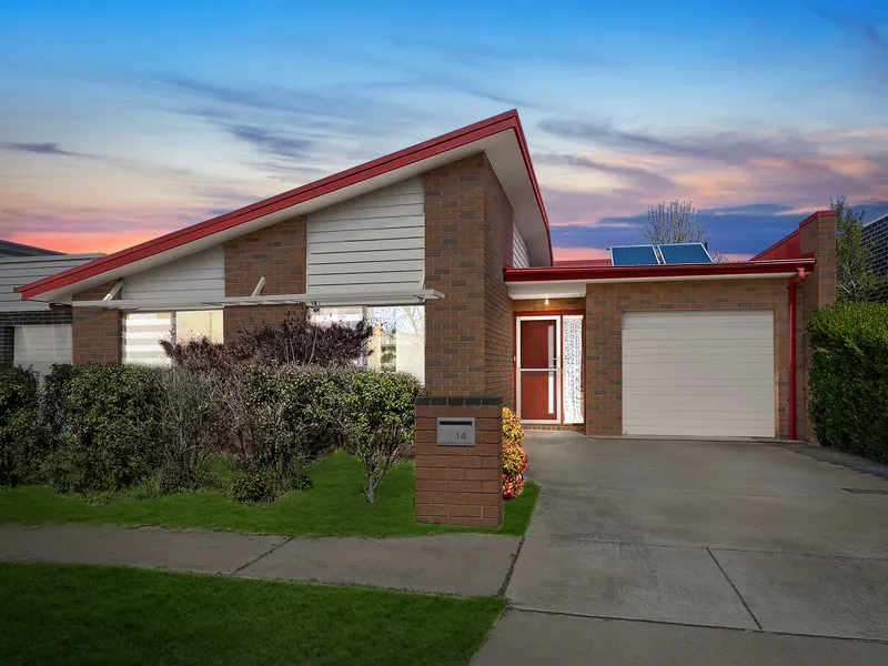 Easy care home in an ideal location!