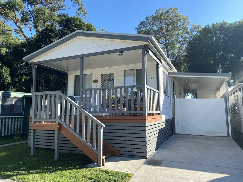 Lovely 2 bedroom home in a quiet over 55's community