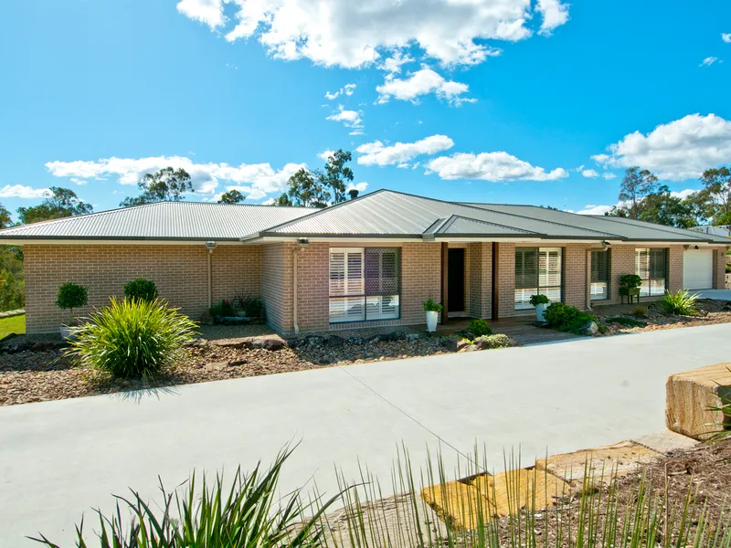 Fabulous Home Presented to a HIGH Standard!