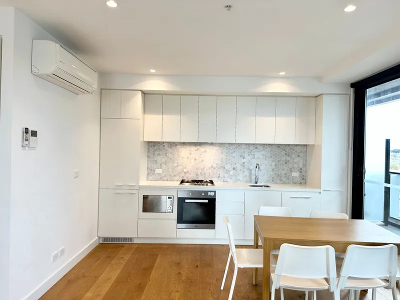 Stunning Furnished 2 Bedroom Apartment in the Central location