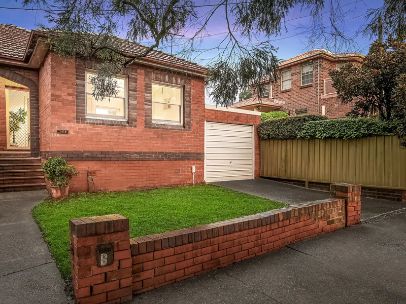 Well Maintained Semi with Size and Scope