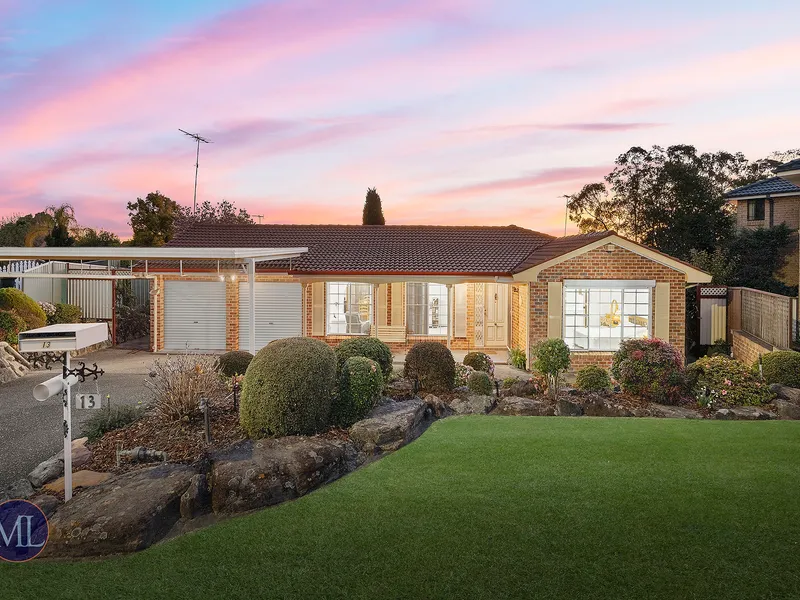 Single Level Charm With Self Contained Studio In Convenient Estate | Walk to Knightsbridge Shops & Bus