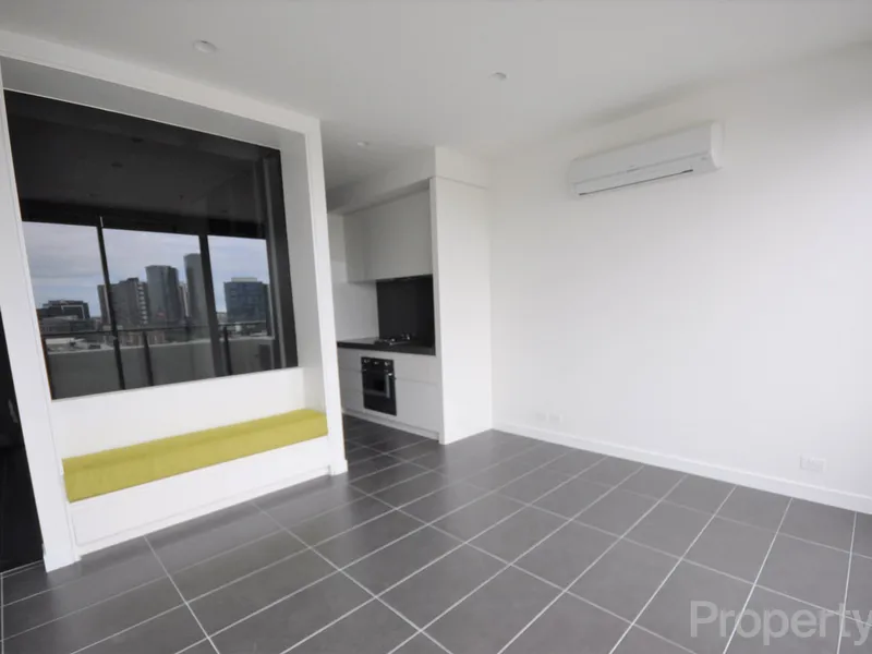 NOW LEASING - AFFORDABLE PENTHOUSE ONE BEDROOM!