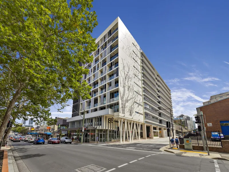 Fully furnished Modern 2 Bedroom apartment in the heart of Chatswood
