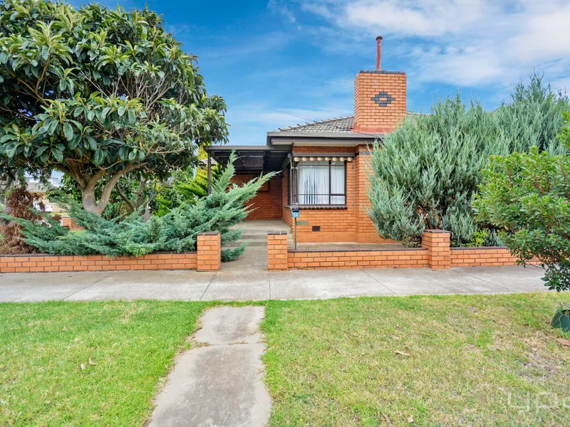 IMPECCABLE LOCATION WITH ALL THE POTENTIAL!
