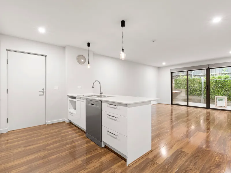Stunning Single Level Living, Walk To Ringwood