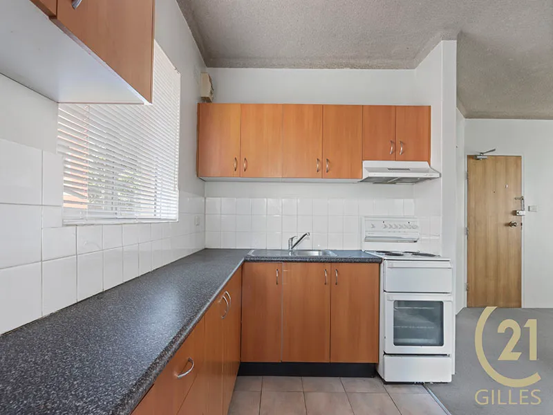 Sunny & affordable 2 bedroom ground floor unit