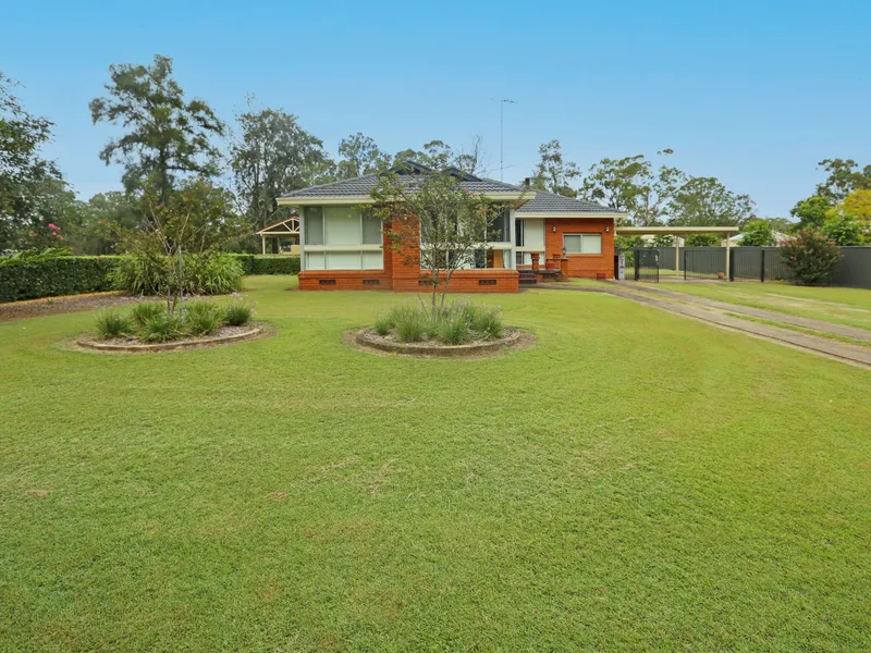 Family Home - Stunning Acreage