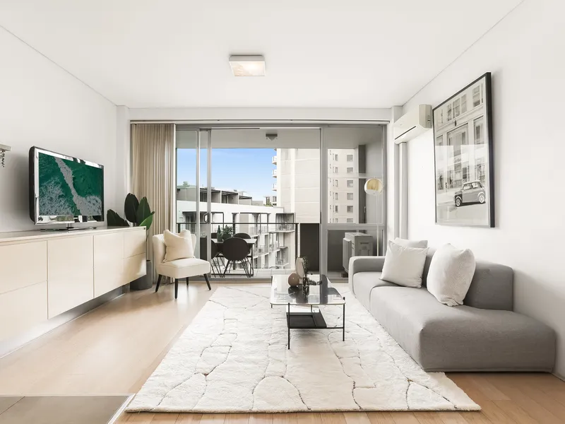 Light Filled Modern Apartment in Sought after Location!