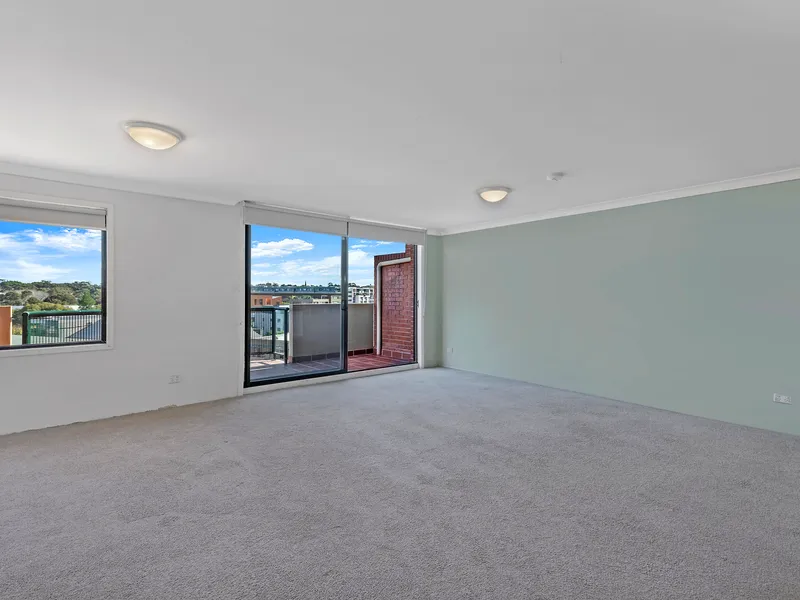 Top floor split level apartment in Sydney Park Village