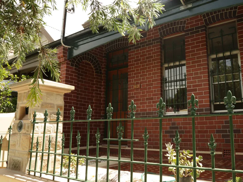 Recently Renovated . Single Level 3 bedroom terrace in Camperdown.