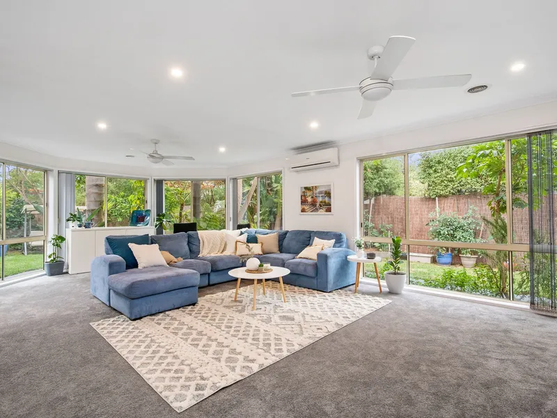 Casual Elegance Amongst Lush Surroundings