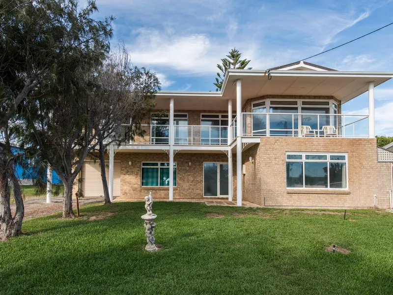 BREATHTAKING OCEAN VISTAS WITH A VERSATILE FAMILY DESIGN 