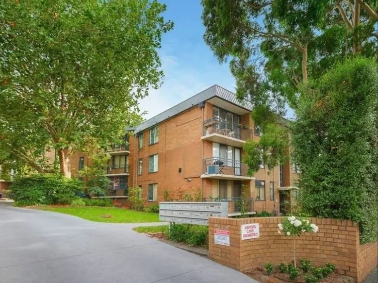 Spacious 2 Bedroom Apartment Surrounded by Beautiful Gardens