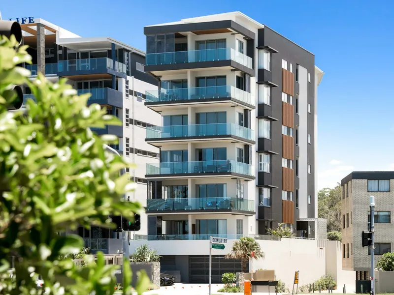 STUNNING BEACHFRONT APARTMENT RIGHT IN THE HEART OF ALEX!