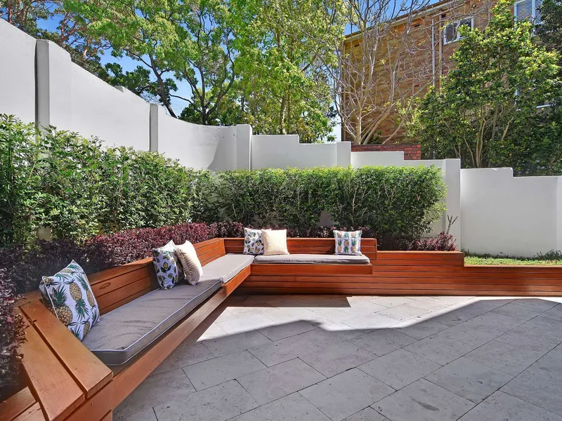 Super conveniently located 3 bed garden apartment with modern style and comfort
