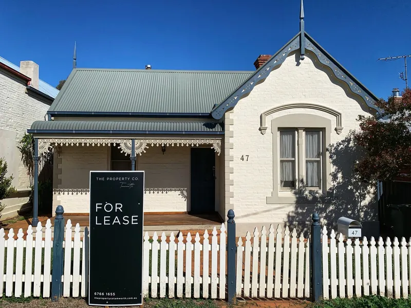 EAST TAMWORTH - Three Bedroom Family Home Walking Distance CBD