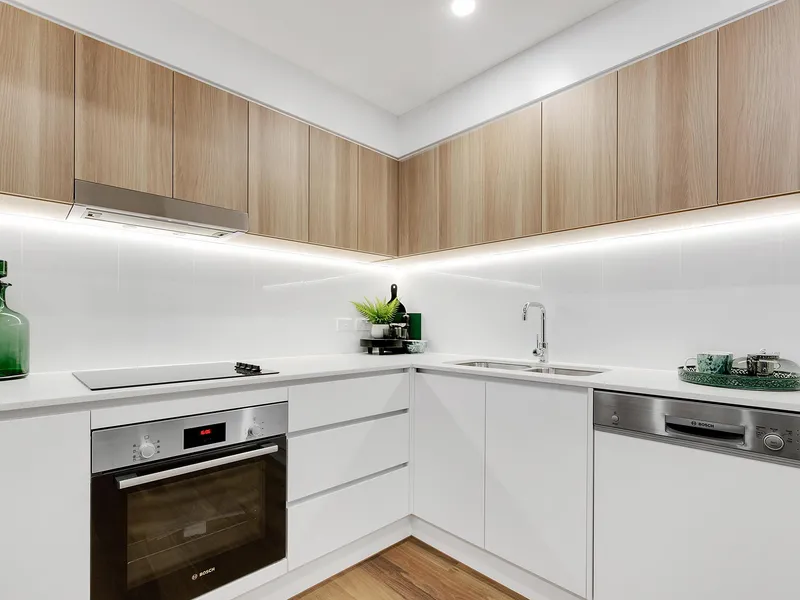 YOUR SPACIOUS 1 BEDROOM WITH TIMBER FLOORING & SUPERB DESIGN.