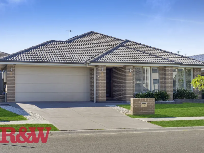 Huge home in WILLOWDALE!