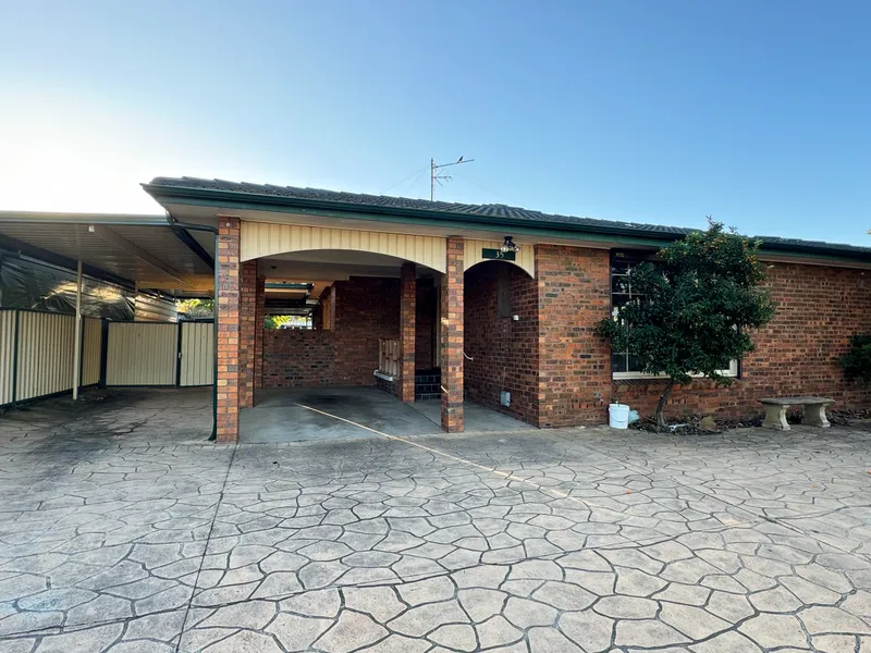 HOME IN ST JOHNS PARK